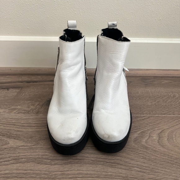 Steve Madden Shoes - White Steve Madden Heeled Chunky Boot (Size 7.5)